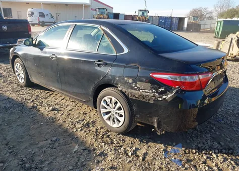 2015 Toyota Camry Le z USA, uszkodzony, nr VIN 4T1BF1FK8FU061485